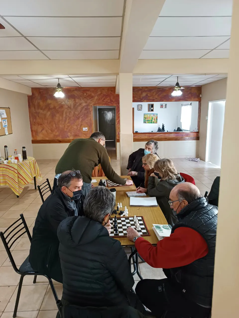 Momento de juego y compañía en el acompañamiento a domicilio.