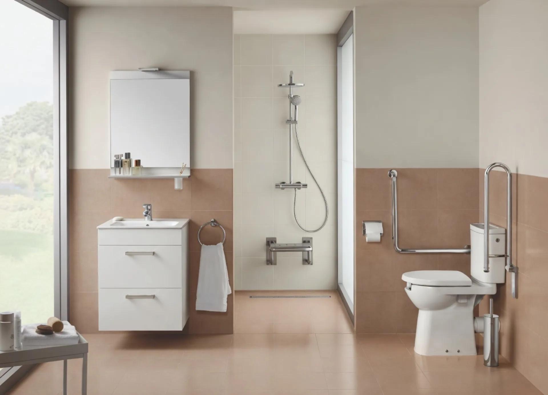 Baño adaptado: agarraderas junto al inodoro, ducha a ras de piso con silla abatible y piso antideslizante.