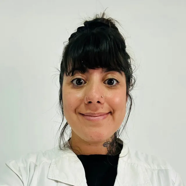 Retrato de Sofía Martinez, médica en Ámbar